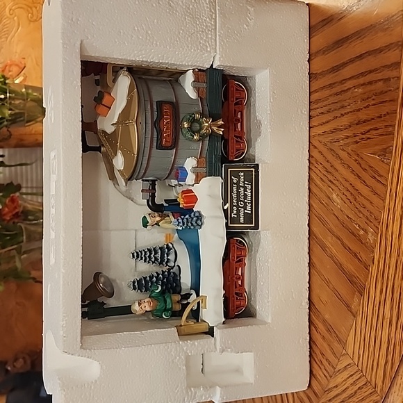 Holiday Express Water Tanker Skating Car - Picture 12 of 12